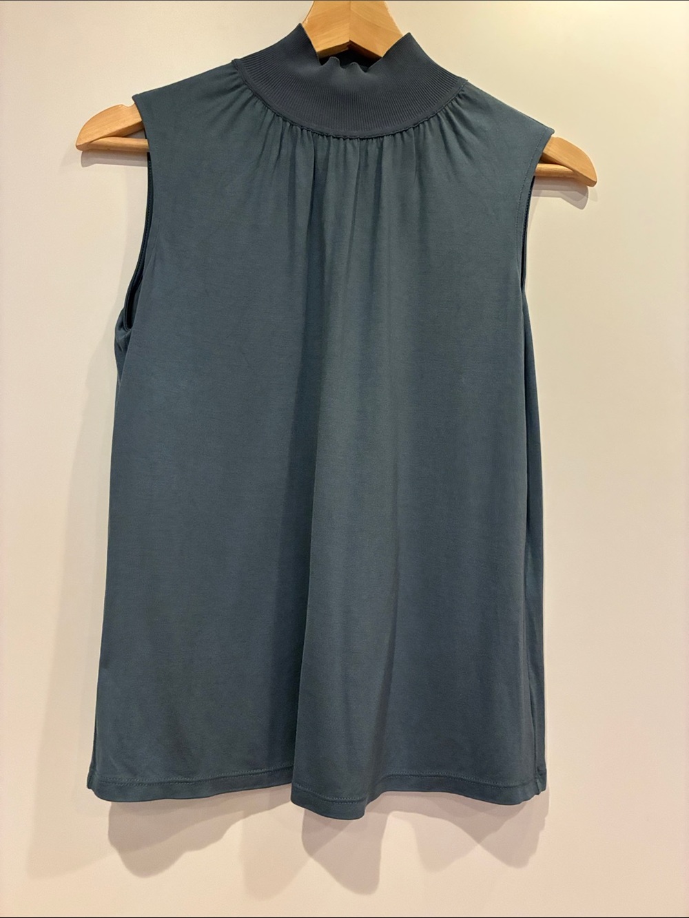 Theory Ribbed Neck Shell Top in Modal-Silk in Teal Blue - size XS (P)